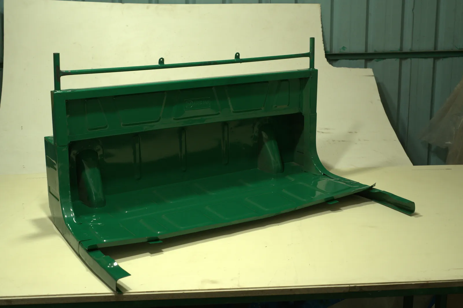 MAE CNG rear panel